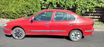 Renault Mégane 1, röd, 136 458 km
